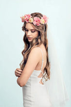 Load image into Gallery viewer, Flowered Wreath With Veil
